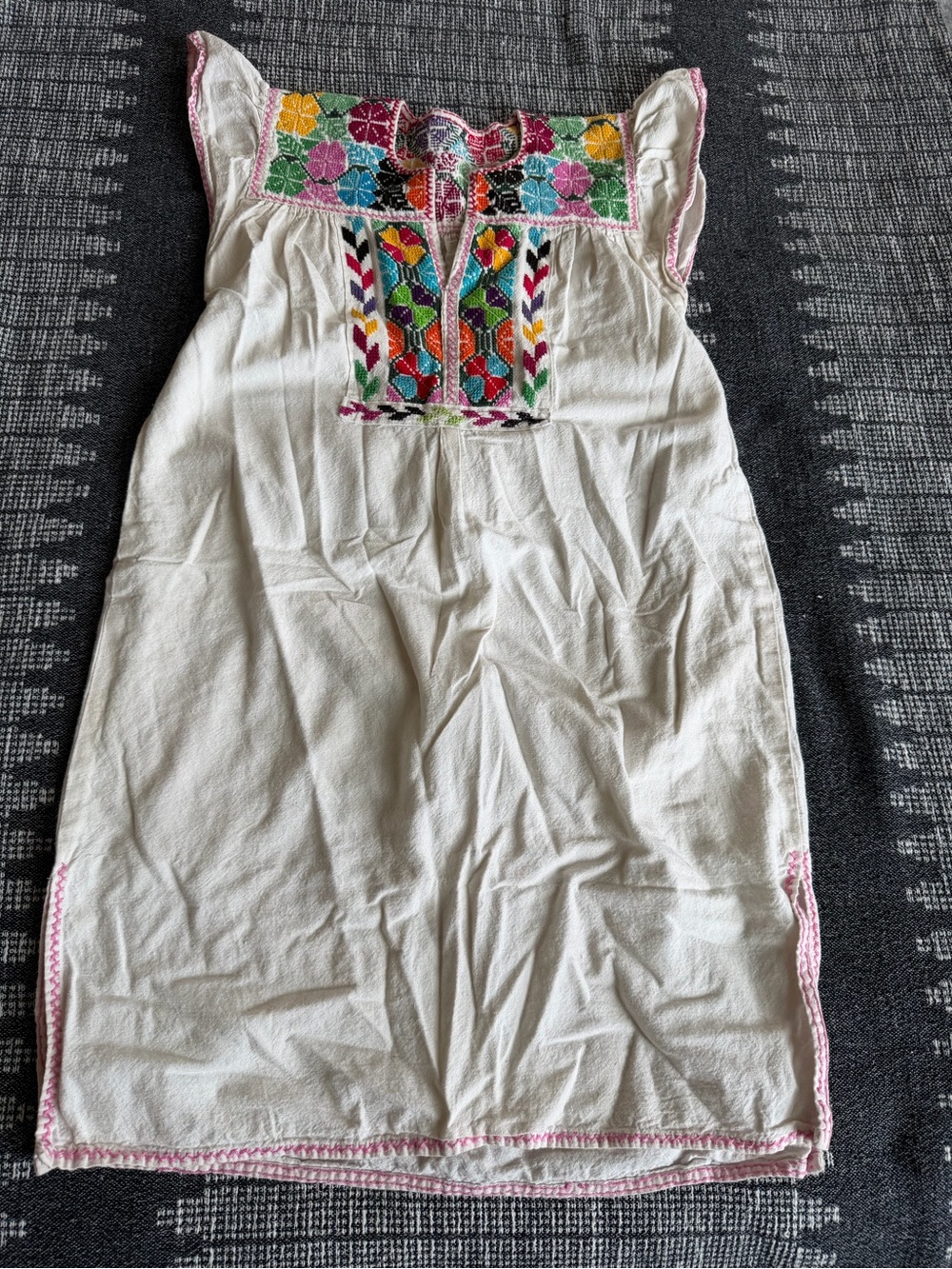 Embroidered Mexican-Style White Cotton Tunic Dress with Multicolor Floral Yoke